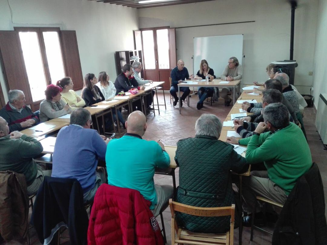 Alcaldes y concejales de la zona de salud de Roa se han reunido para estudiar acciones conjuntas para reivindicar mejoras en la asistencia sanitaria de sus municipios