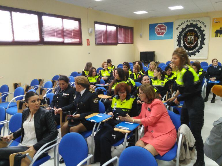 Policías Locales de Extramduara durante la primera jornada dedicada a la mujer en los cuerpos locales de seguridad