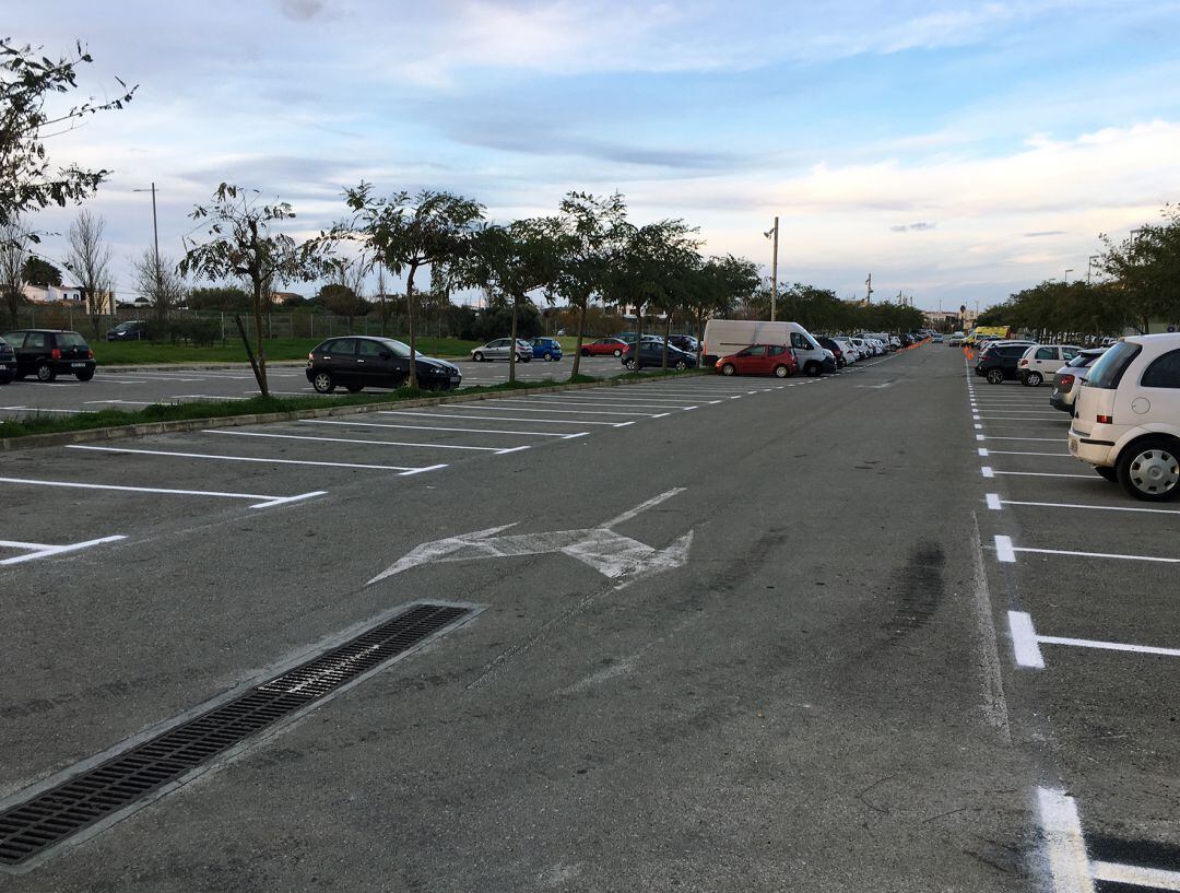 El parking del hospital gana 100 nuevas plazas de estacionamiento.