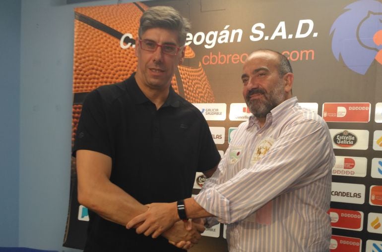 Quique Fraga, el nuevo director deportivo del Breogán, con el presidente celeste, Suso Lázare