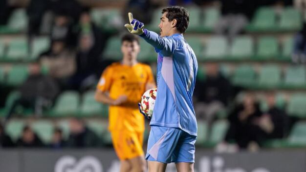 Diego Piñeiro con el Real Madrid Castilla en la 2024-25.
