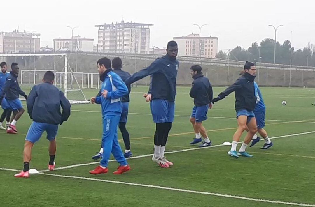 El centrocampista granadino, Serigne Mbapké, durante su primera sesión de trabajo con los ribereños.