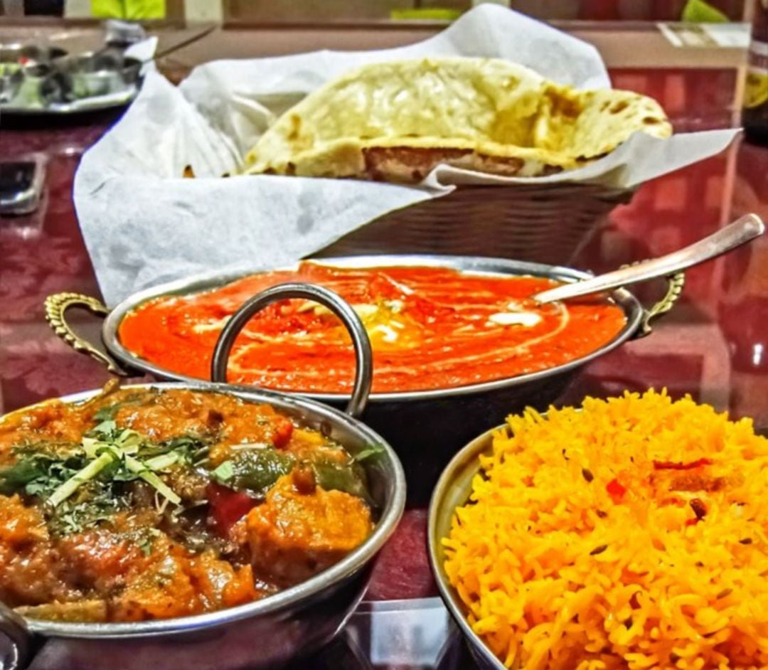 Arroces aromatizados, carnes con salsas hindias y el naan, algunas de las especialdades de Noor Mahal disponibles a domicilio