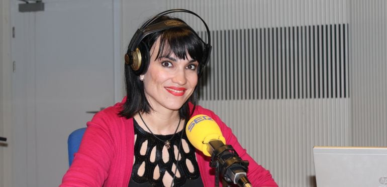 Irene Villa en los estudios centrales de la Cadena SER.