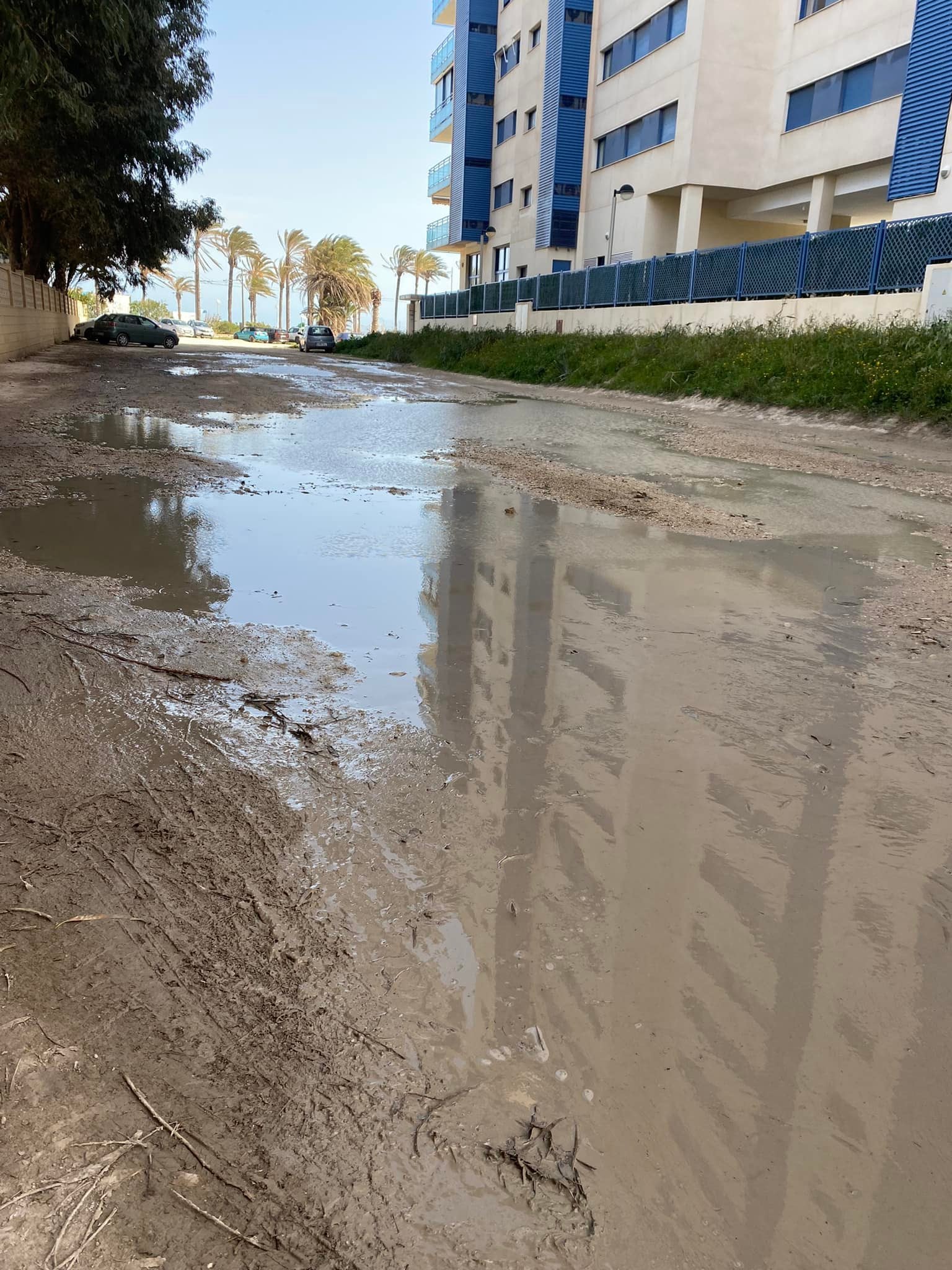 Los vecinos lamentan el retraso en la construcción de la pasarela entre el PAU 5  y la playa de San Juan