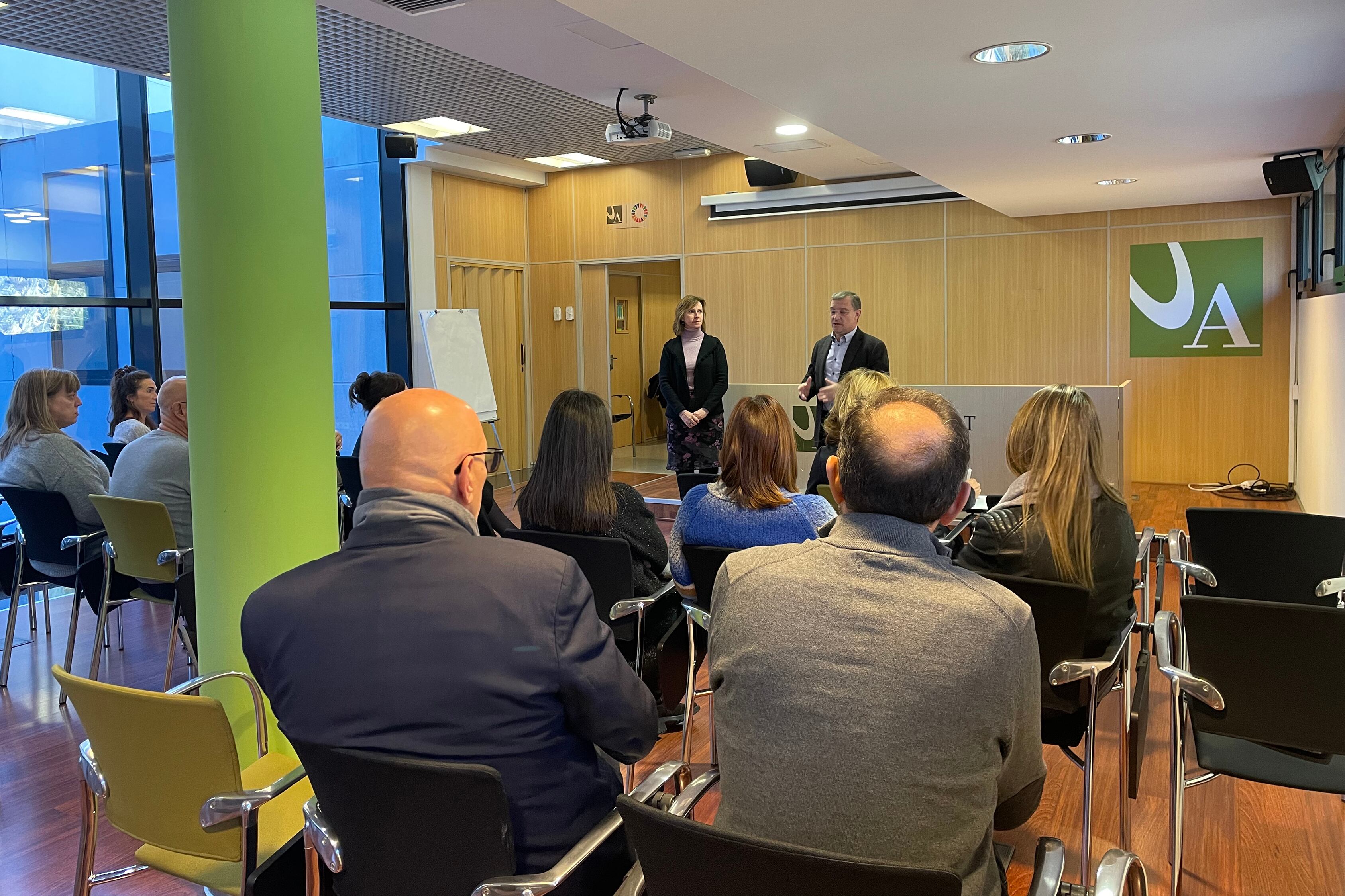 Els cap de llista d'UL presenten el seu projecte de residència universitària.