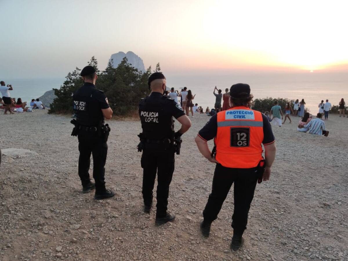 Cerrados los accesos peatonales al mirador de es Vedrà