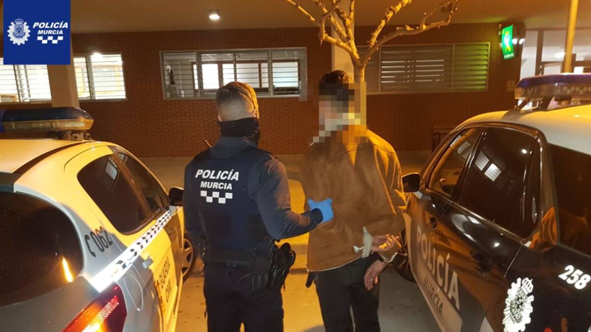 Amenazan y encierran a los trabajadores de una empresa en Sangonera La Seca para robarles 13.500 euros