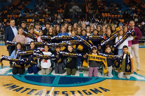 Imatge dels bons estudiants i esportistes de la temporada anterior.