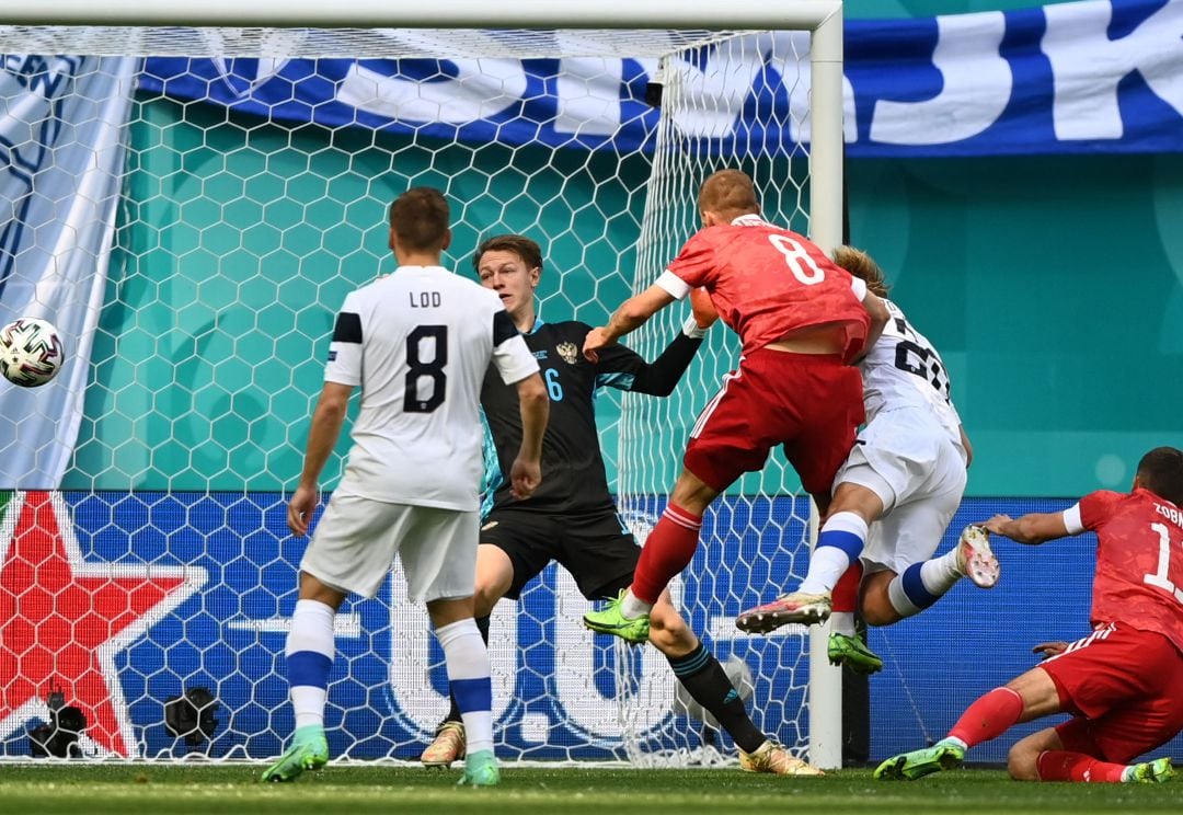 Finlandia y Rusia disputan su segundo partido en la Eurocopa.