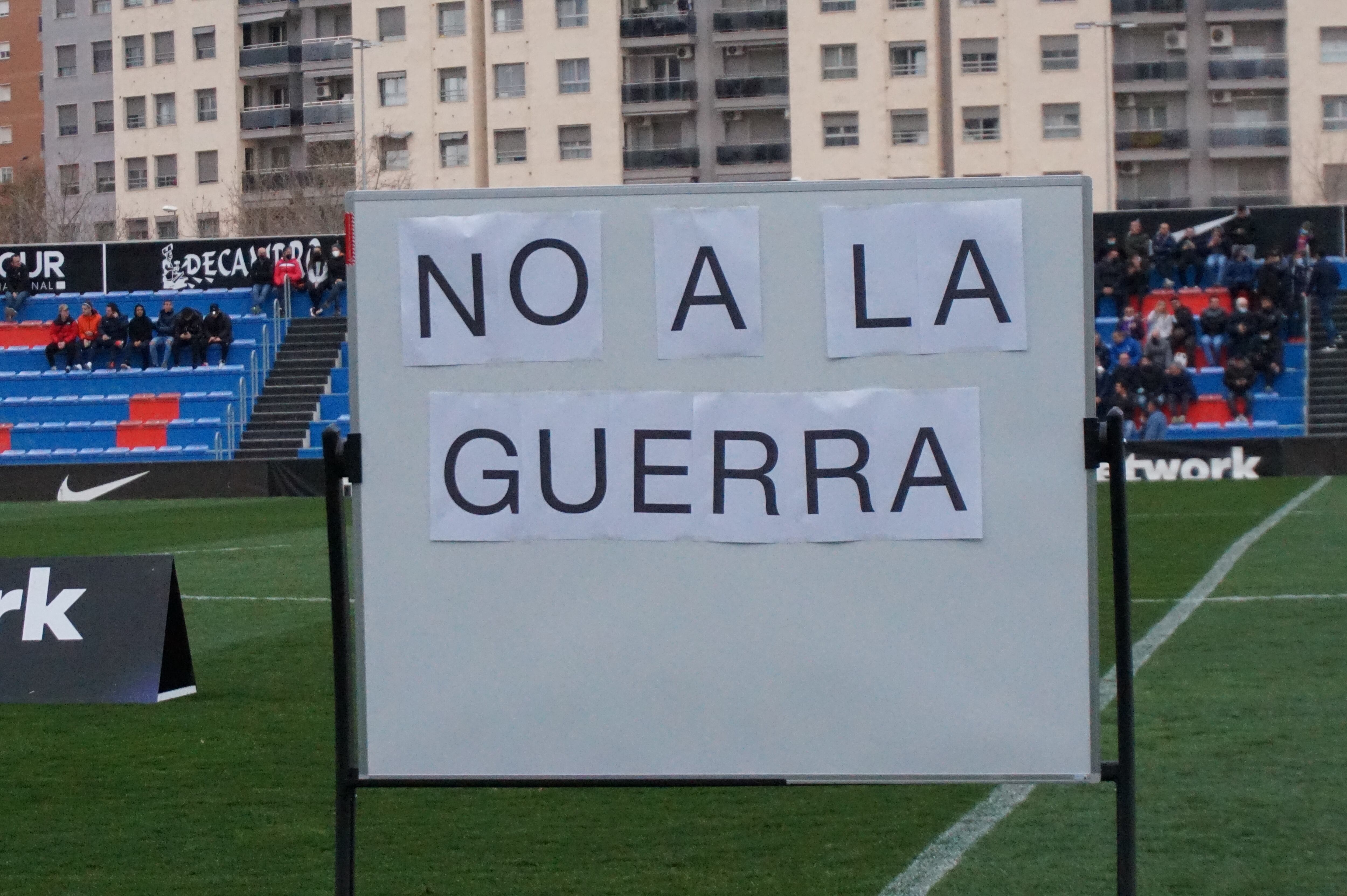 El Eldense se sumó a las protestas contra la guerra de Rusia en Ucrania