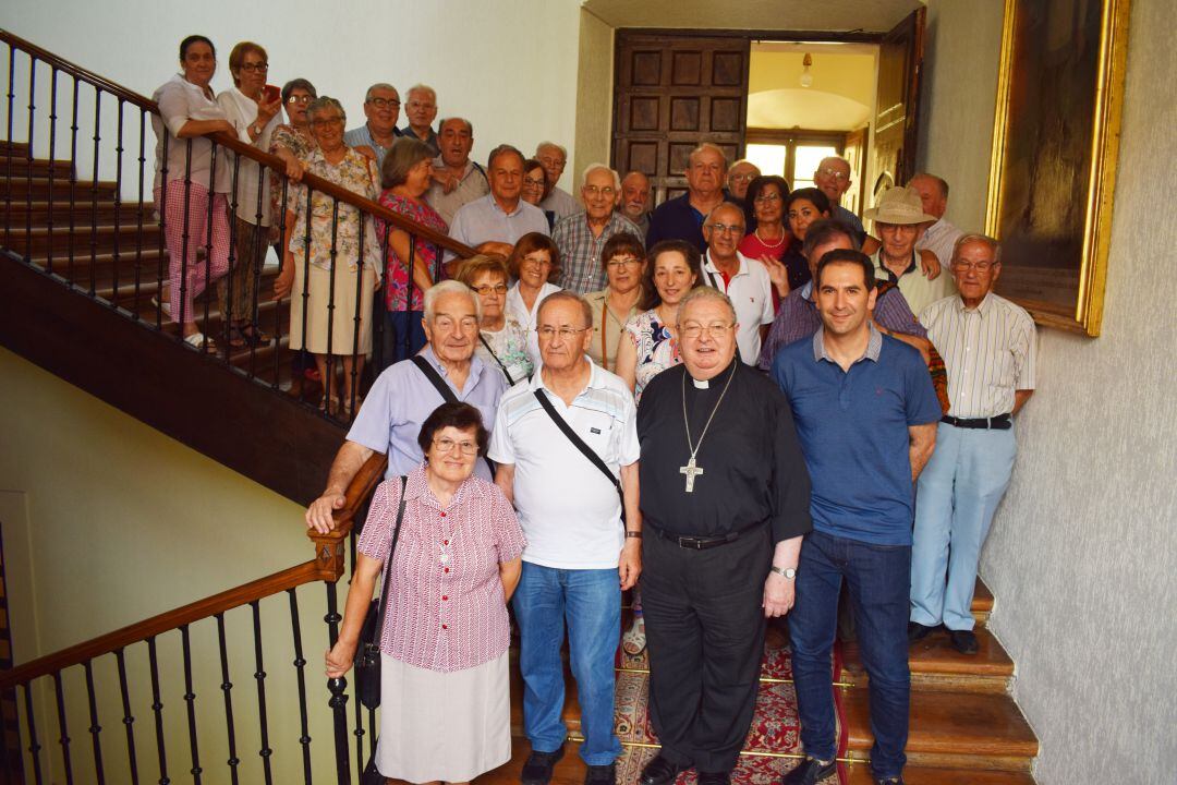 Encuentro de misioneros con el Obispo Manuel en el Palacio del Obispo