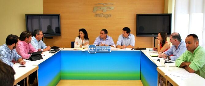 Elías Bendodo preside la Comisión Permanente del PP celebrada hoy