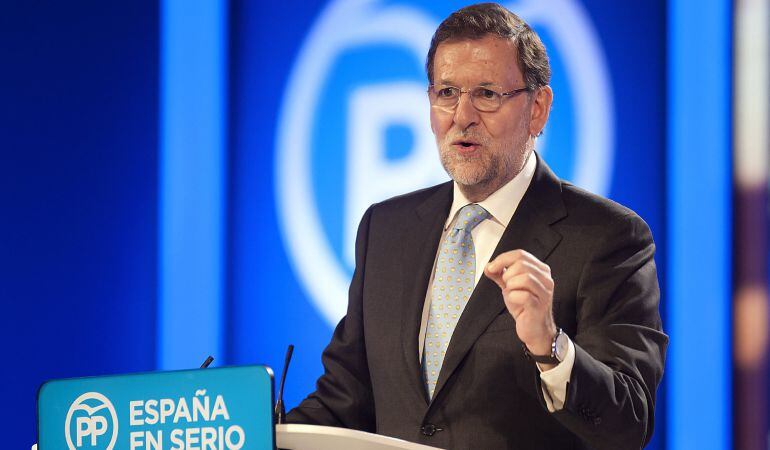 El presidente del PP y candidato a la Presidencia del Gobierno, Mariano Rajoy, durante un mitin de campaña en Santander.