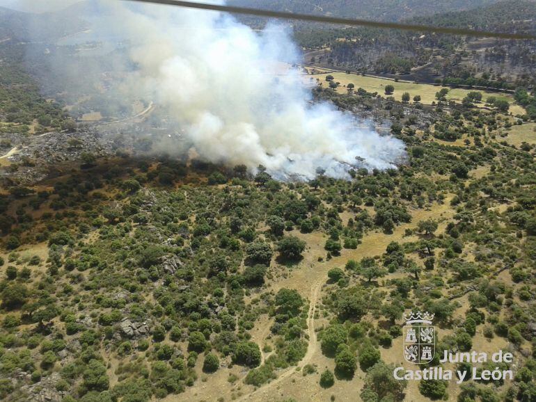 Imagen aérea del incendio registrado en el término municipal de San Juan de la Nava
