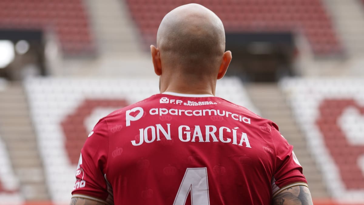 El Real Murcia espera que Jon García pueda llegar al derbi y están preocupados por Moyita