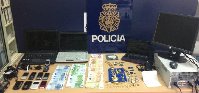 Material incautado por la Policía Nacional a los grupos organizados que obligaban a las mujeres a &#039;fichar&#039;