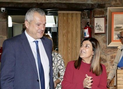 La presidenta de Cantabria, María José Sáenz de Buruaga, con el nuevo presidente de la FEMP, Javier CaminoPOLITICA ESPAÑA EUROPA CANTABRIA