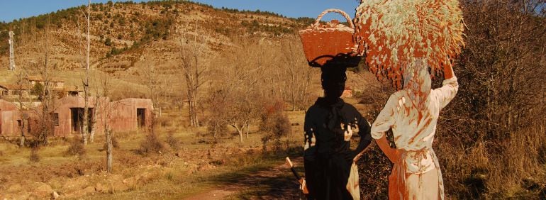 Escena &#039;El encuentro&#039; del paisaje ilustrado de Valdemeca.