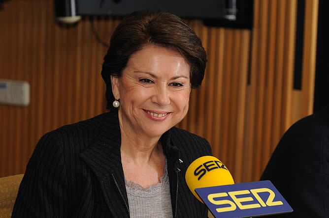 La ministra de Fomento, Magdalena Álvarez, en la Cadena SER