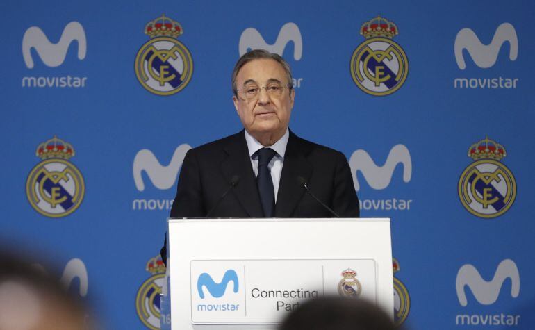 El presidente del Real Madrid, Florentino Pérez, durante la presentación de un acuerdo de patrocinio con Telefónica que ha tenido lugar hoy en el Palco de Honor del Santiago Bernabéu. EFE/Ballesteros
