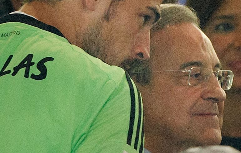 Casillas y Florentino, durante un acto