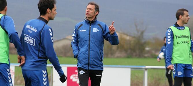 Alberto López es prudente en el choque ante la Ponferradina