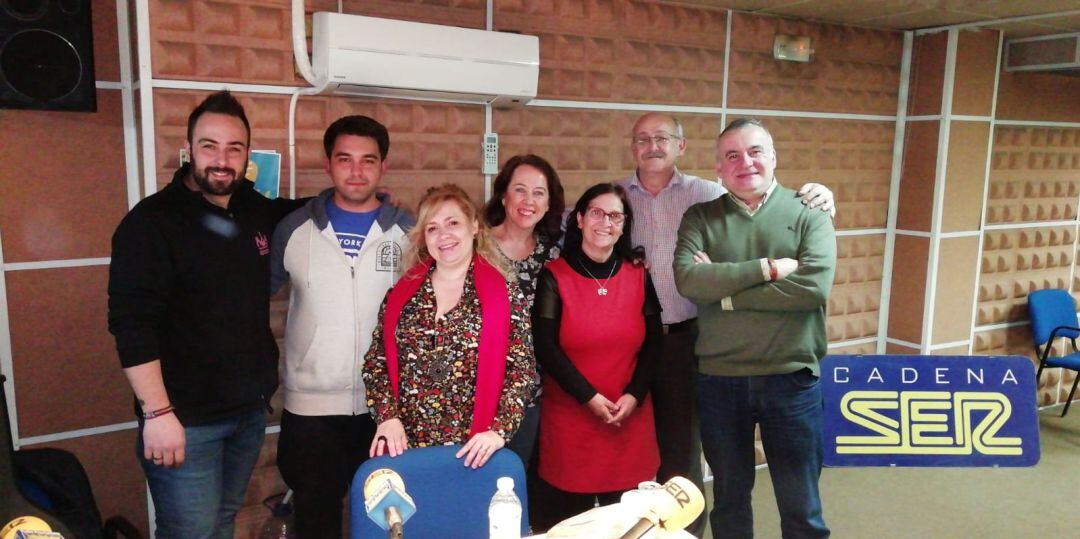 El equipo de "Nacido de la tierra", capitaneado por Domingo Ruíz ( segundo por la derecha)