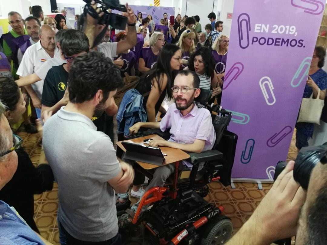 Pablo Echenique en la sede de Podemos en Alicante