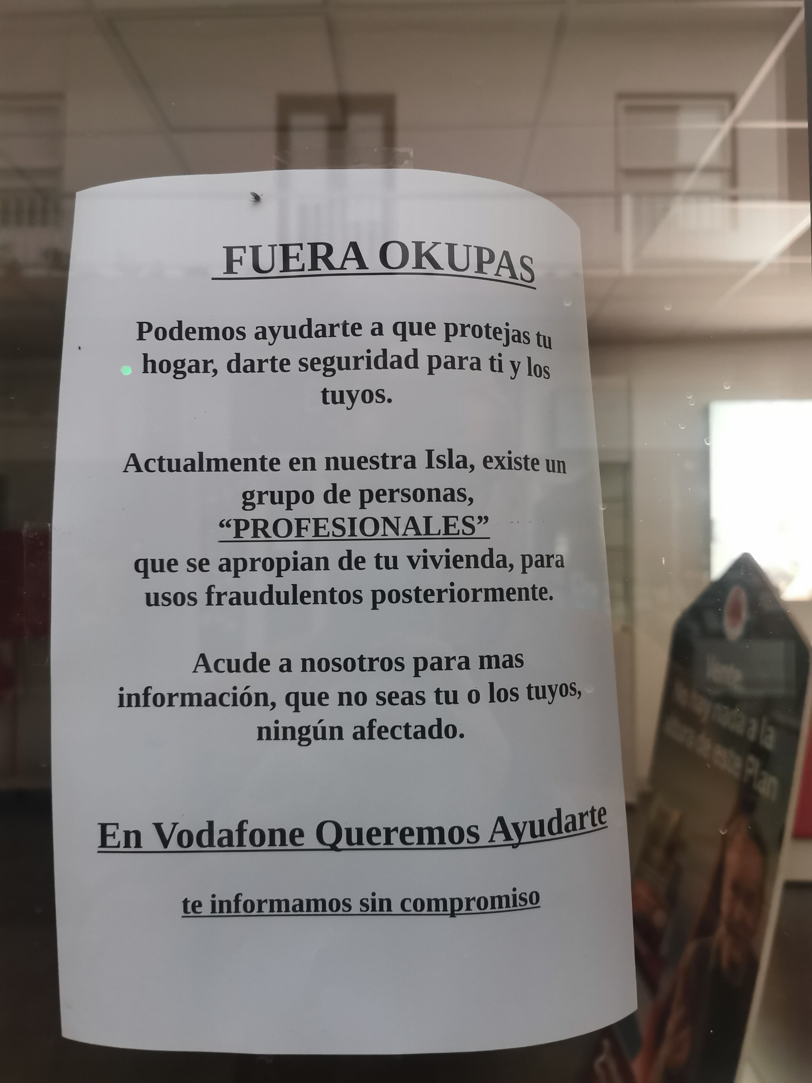 El cartel colgado en la tienda de Vodafone de Los Llanos de Aridane