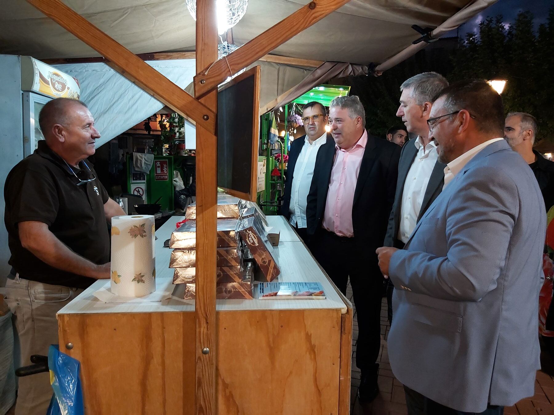 Gabriel Tomás, junto al conseller Rafa Climent durante el recorrido inaugural