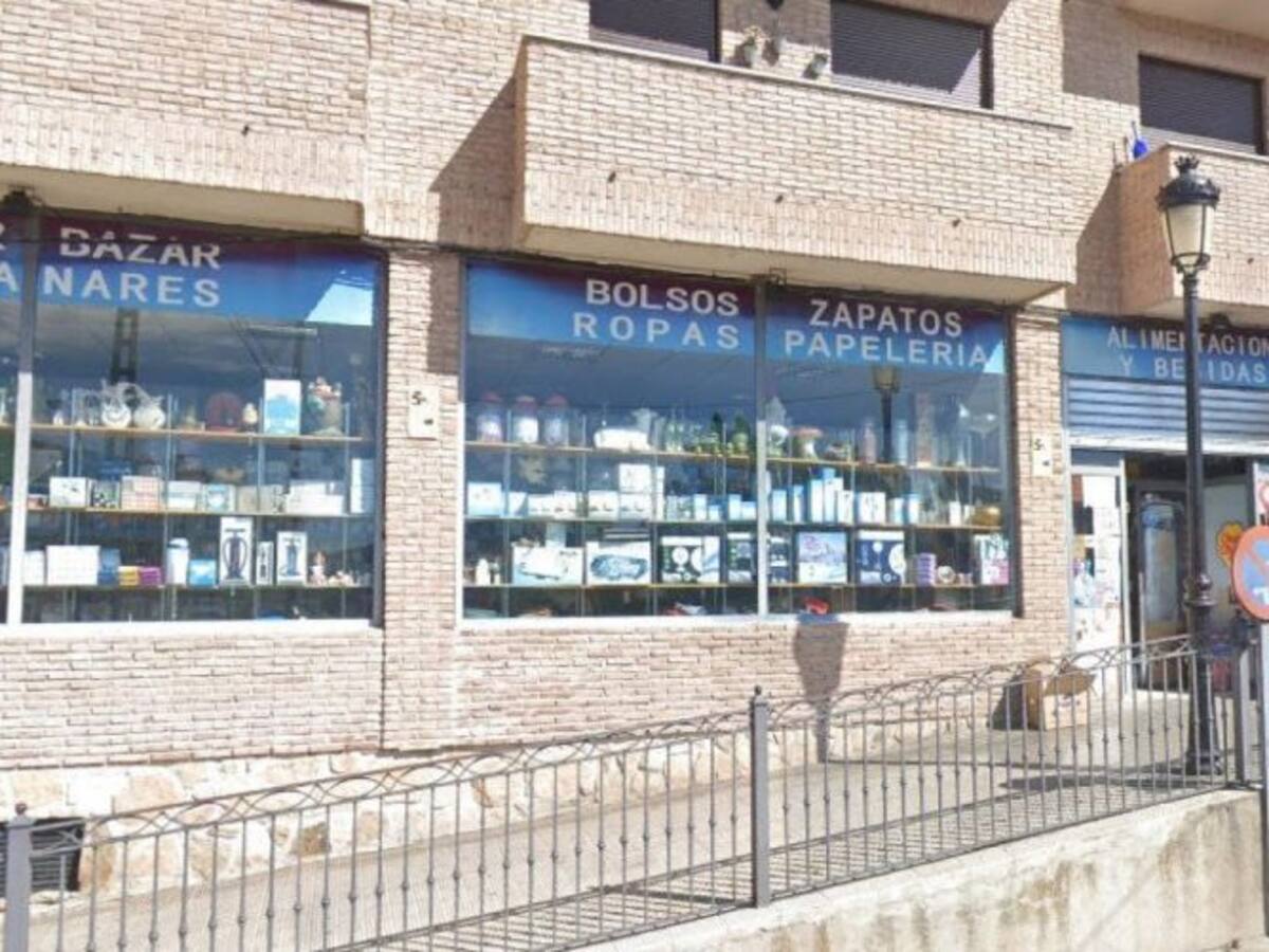 Un Bazar de Manzanares dona mascarillas a los cuerpos de seguridad