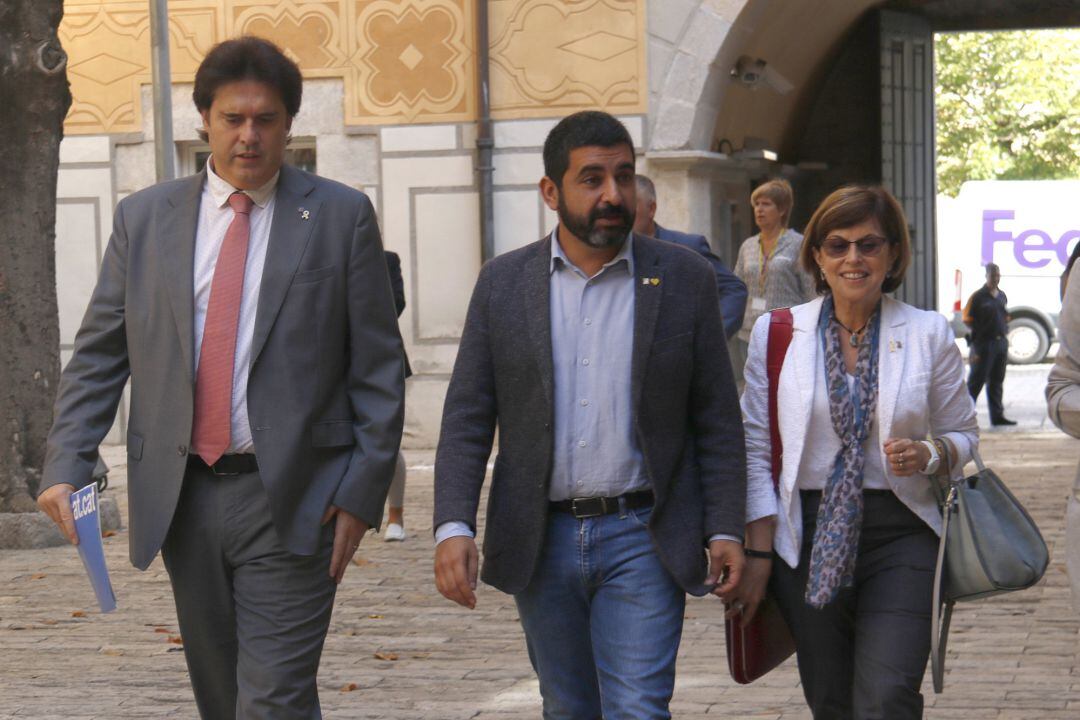 El delegat del Govern a Girona, Pere Vila, el conseller de Treball, Afers Socials i Famílies, Chakir el Homrani, i la directora del SOC, Mercè Garau