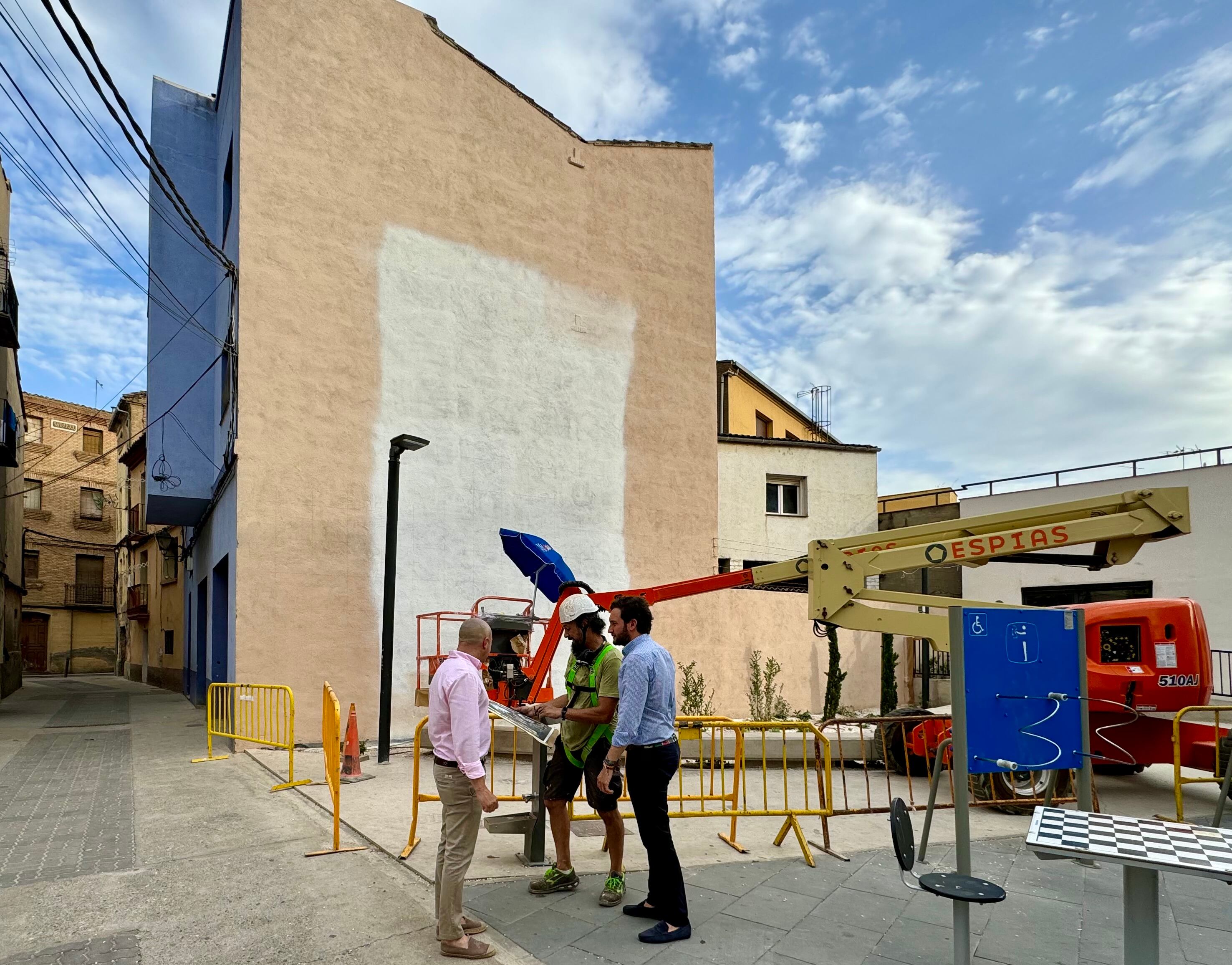 David Gata realizará un nuevo mural en Monzón. Foto: Ayuntamiento de Monzón