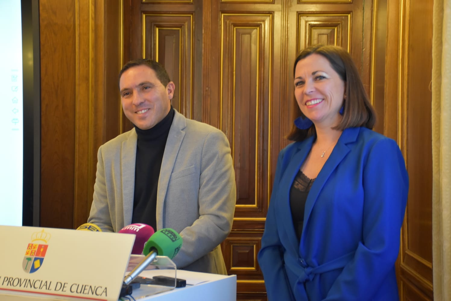 El presidente de la Diputación, Álvaro Martínez Chana, y la diputada de Hacienda, Nuria Illana, durante la presentación de los presupuestos de 2023