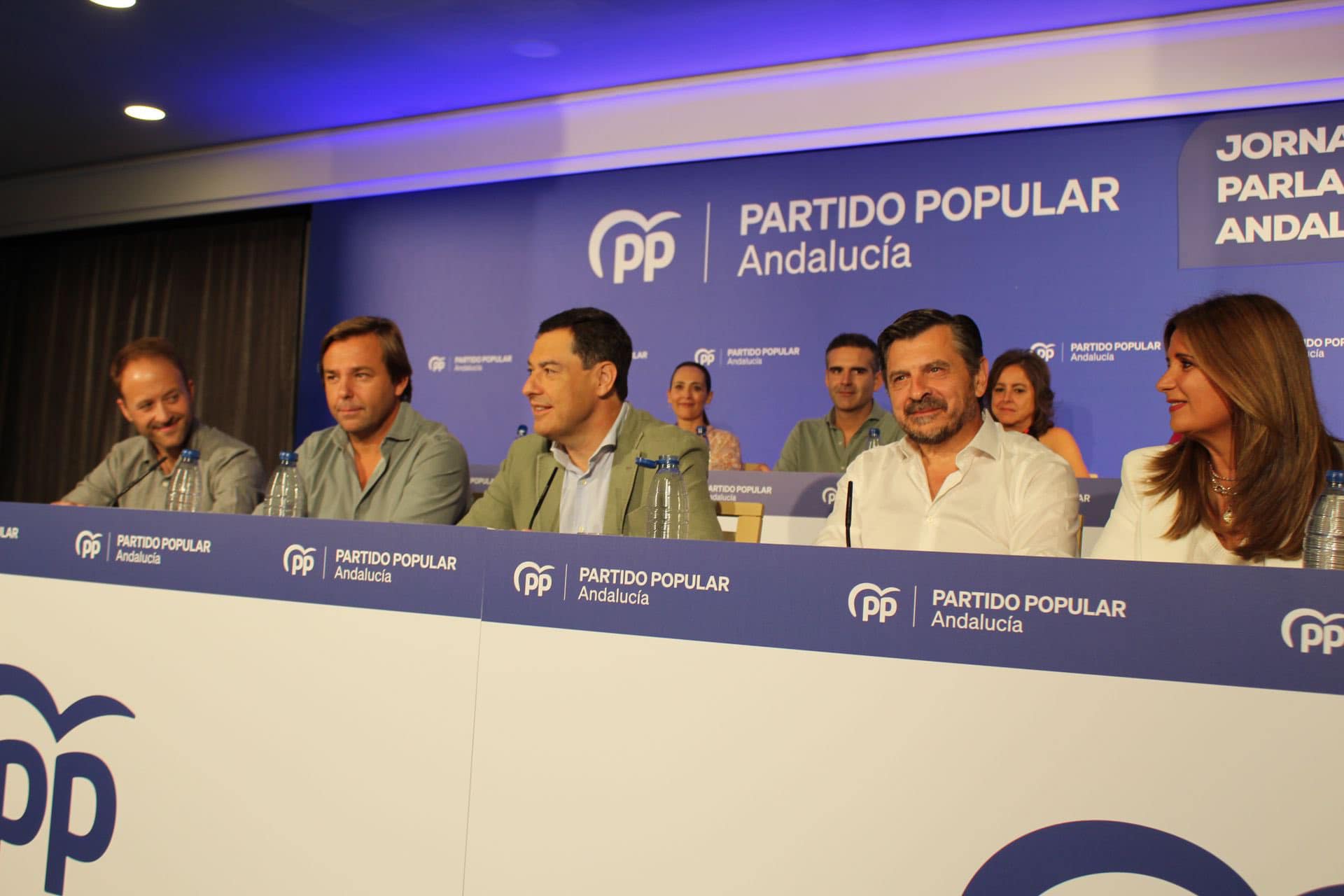 Juanma Moreno asiste a las Jornadas de Parlamentarios del PP de Andalucía celebradas en Linares.