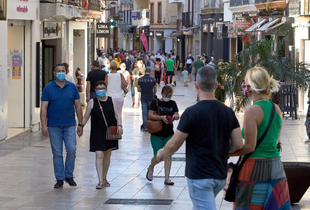 Calle Mayor en el centro de Gandia en la fase 3 de la desescalada