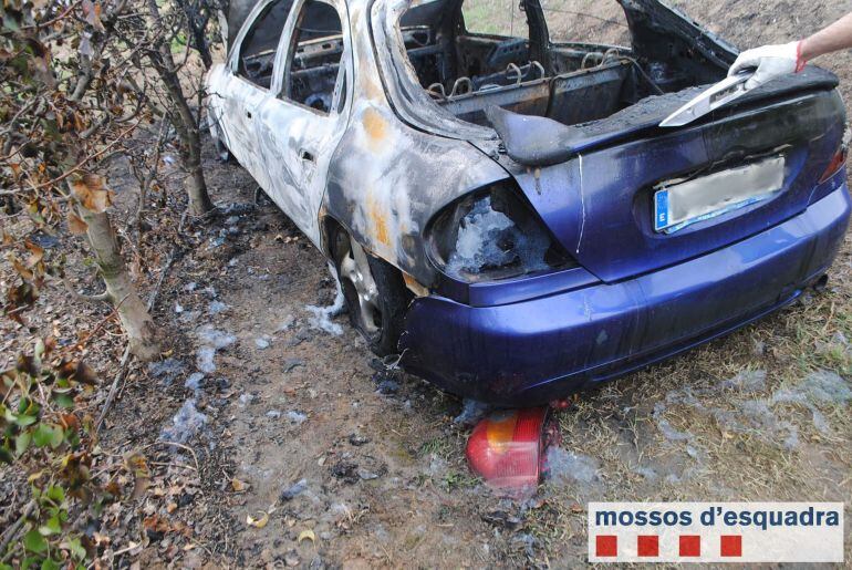 Imatge del vehicle incendiat