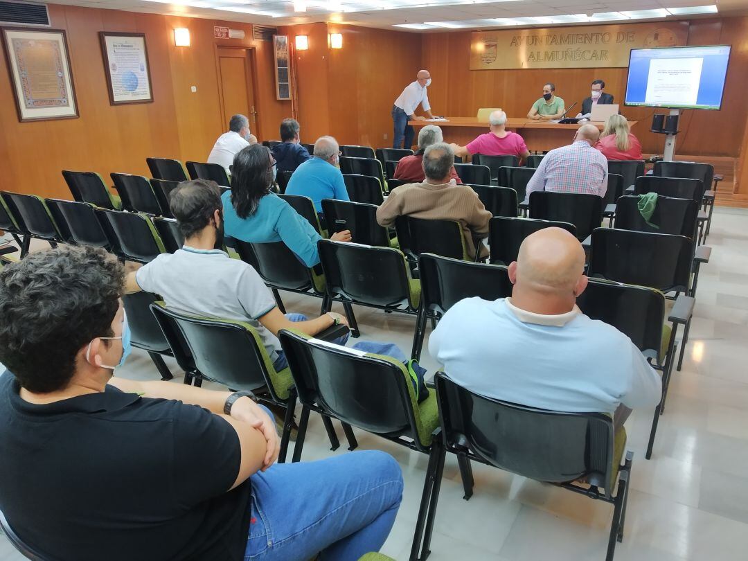 Representantes de las comunidades de regantes durante la asamble de la constitución de la junta central de usuarios de los ríos Verde, Seco y Jate