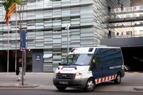 Imatge de la comissaria dels Mossos del barri de Les Corts de Barcelona, on pressumptament van passar els fets