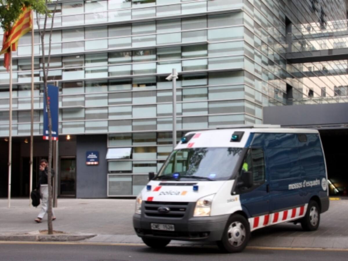 Nou mossos imputats per presumpta agressió a tres alemanys