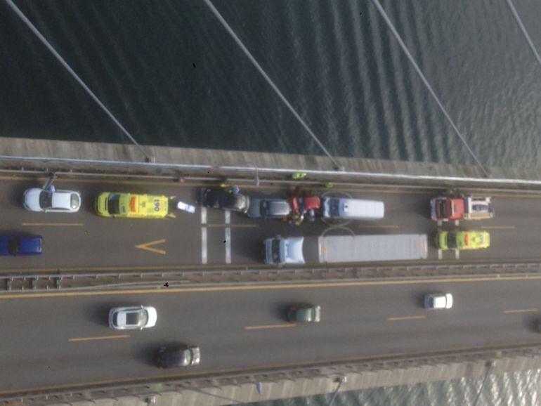 Imagen del accidente de Rande tomada por un operario de las obras de ampliación del Puente de Rande