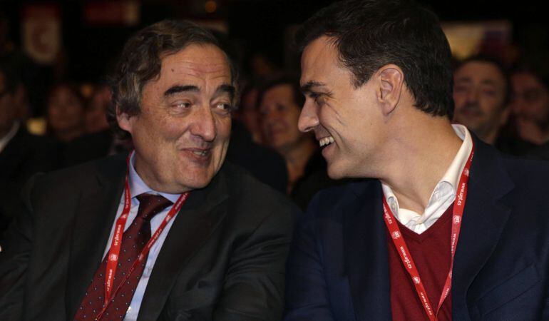 El líder del PSOE, Pedro Sánchez (d) y el presidente de CEOE, Juan Rosell.