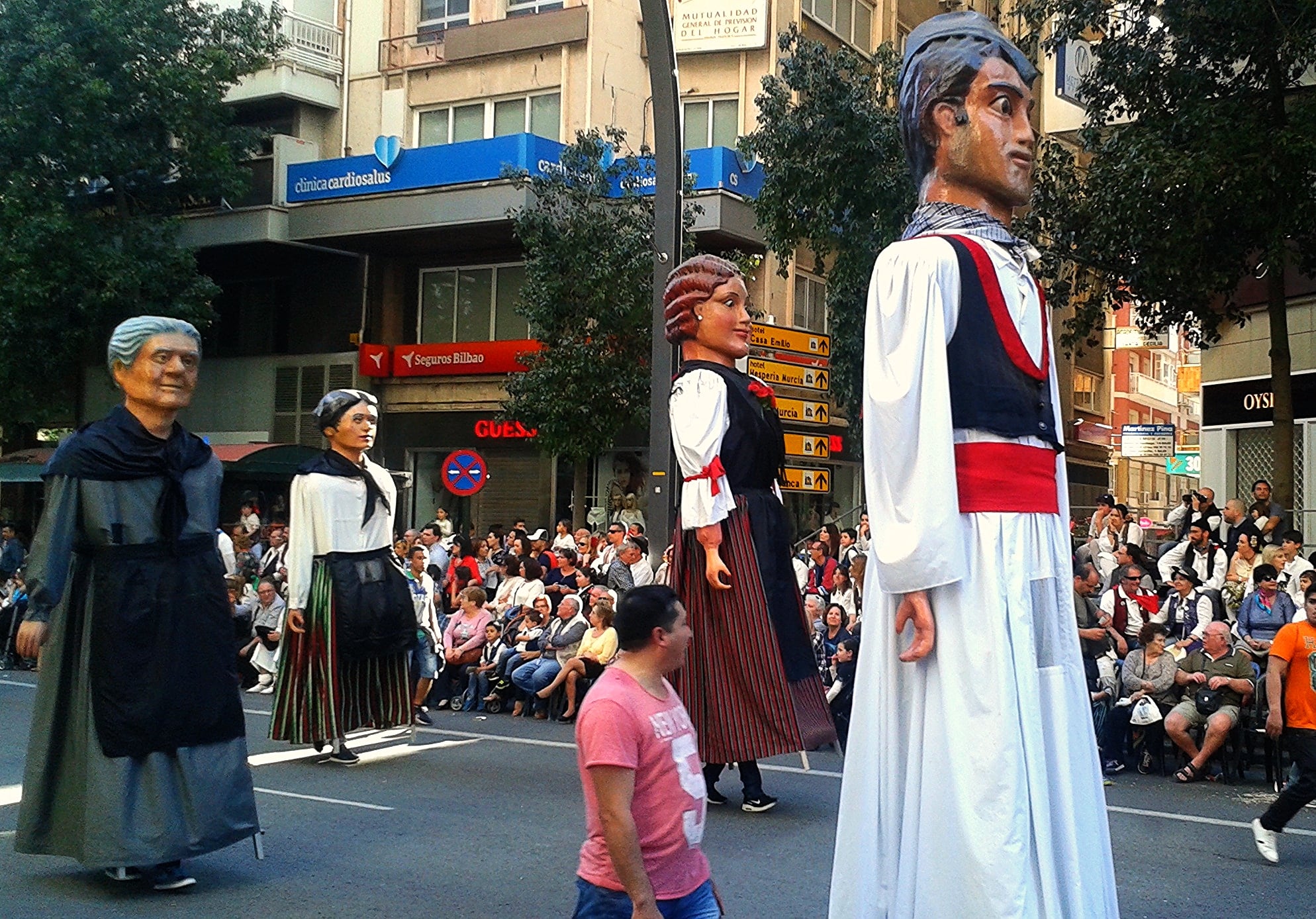 Gigantes y Cabezudos en el Bando de la Huerta de Murcia. Federación de Peñas Huertanas