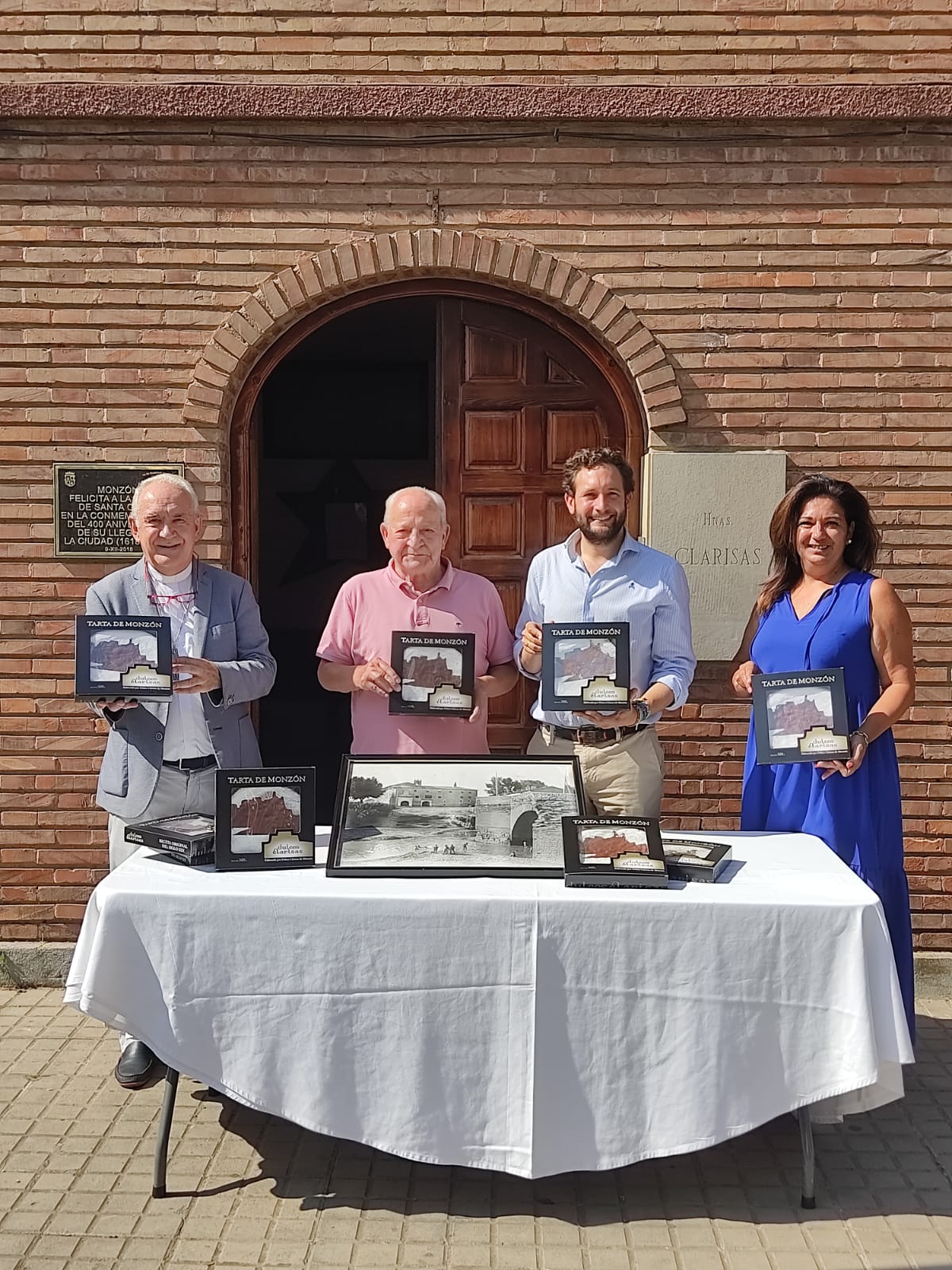 El Obispo Ángel Pérez, Ángel Mas, Isaac Claver y Sonia Bastinos.