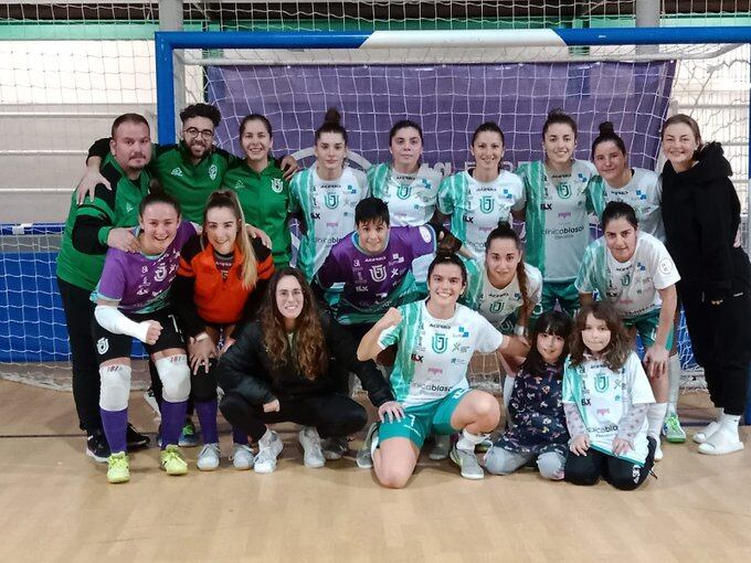 Las jugadoras del Jove celebran su 2ª victoria en la Liga ante el Teldeportivo