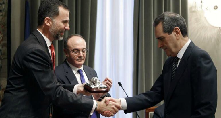 Jaime Terceiro recibiendo el premio Rey Juan Carlos de economía en 2012