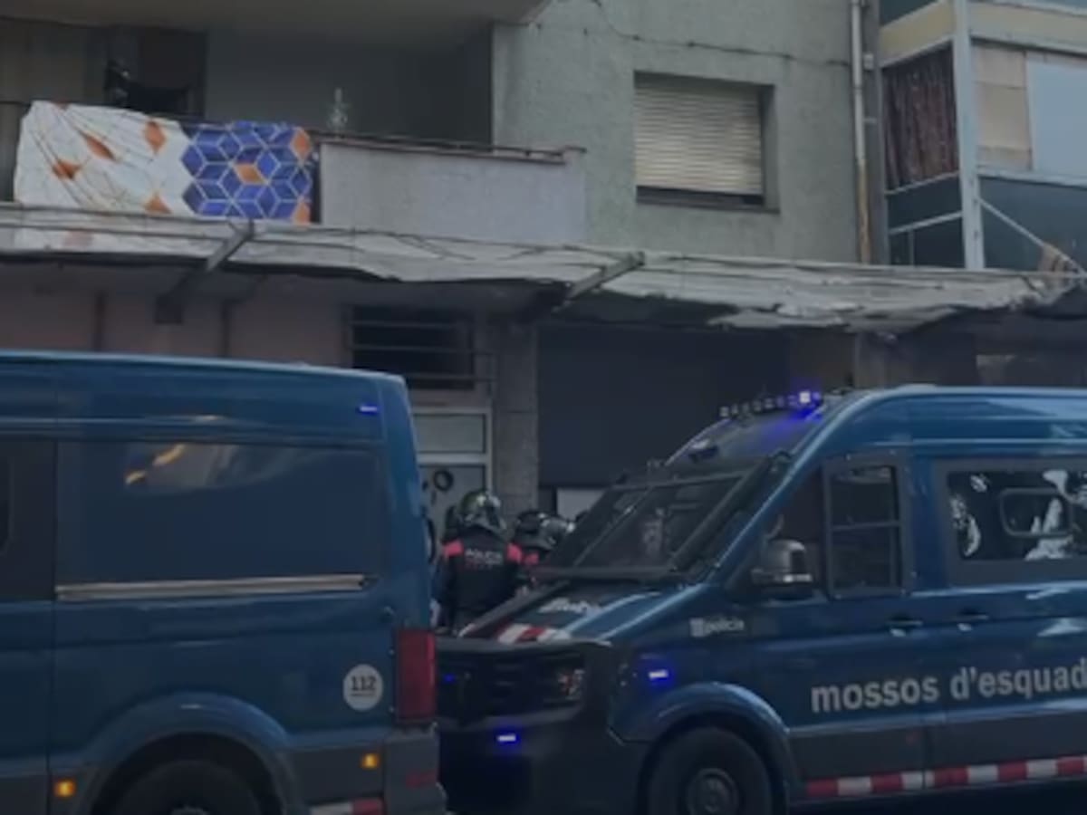 Comença el desallotjament de l'edifici ocupat de la ronda Ferran Puig de Girona