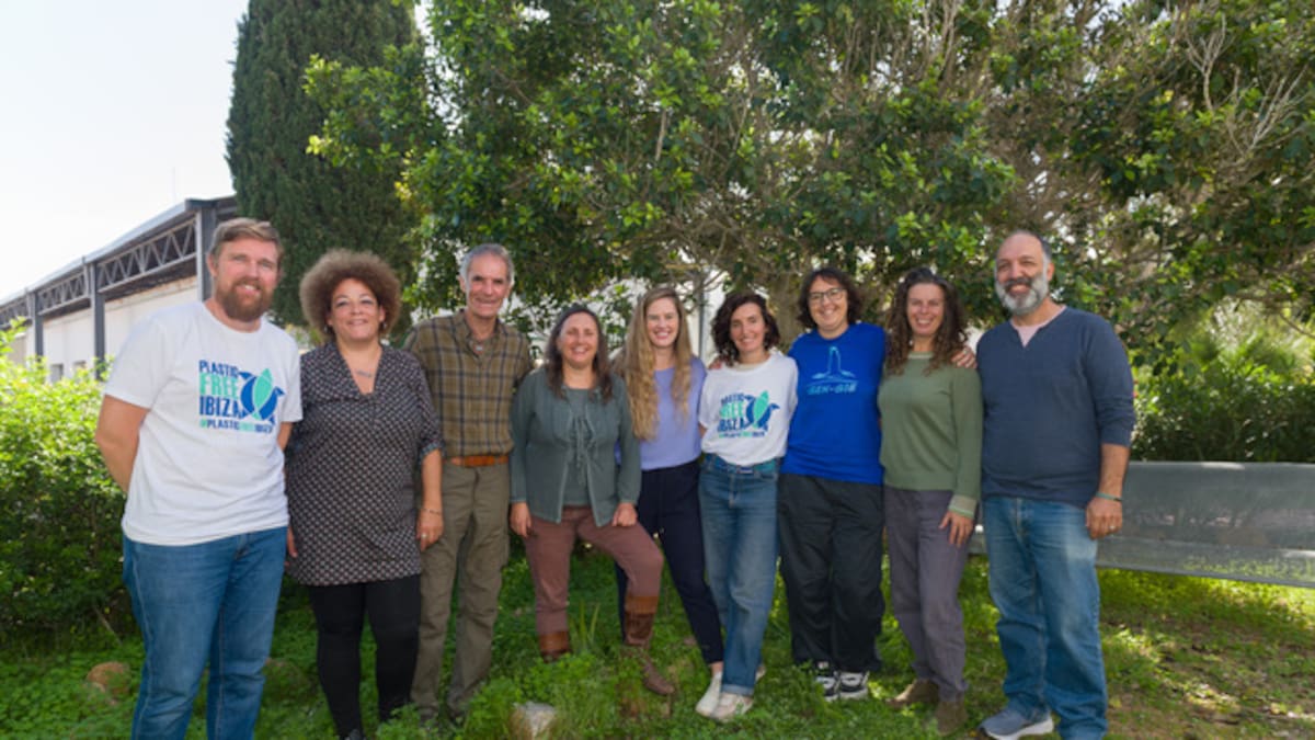 Retiran casi 4 toneladas de residuos en espacios naturales de las Pitiusas en 2025