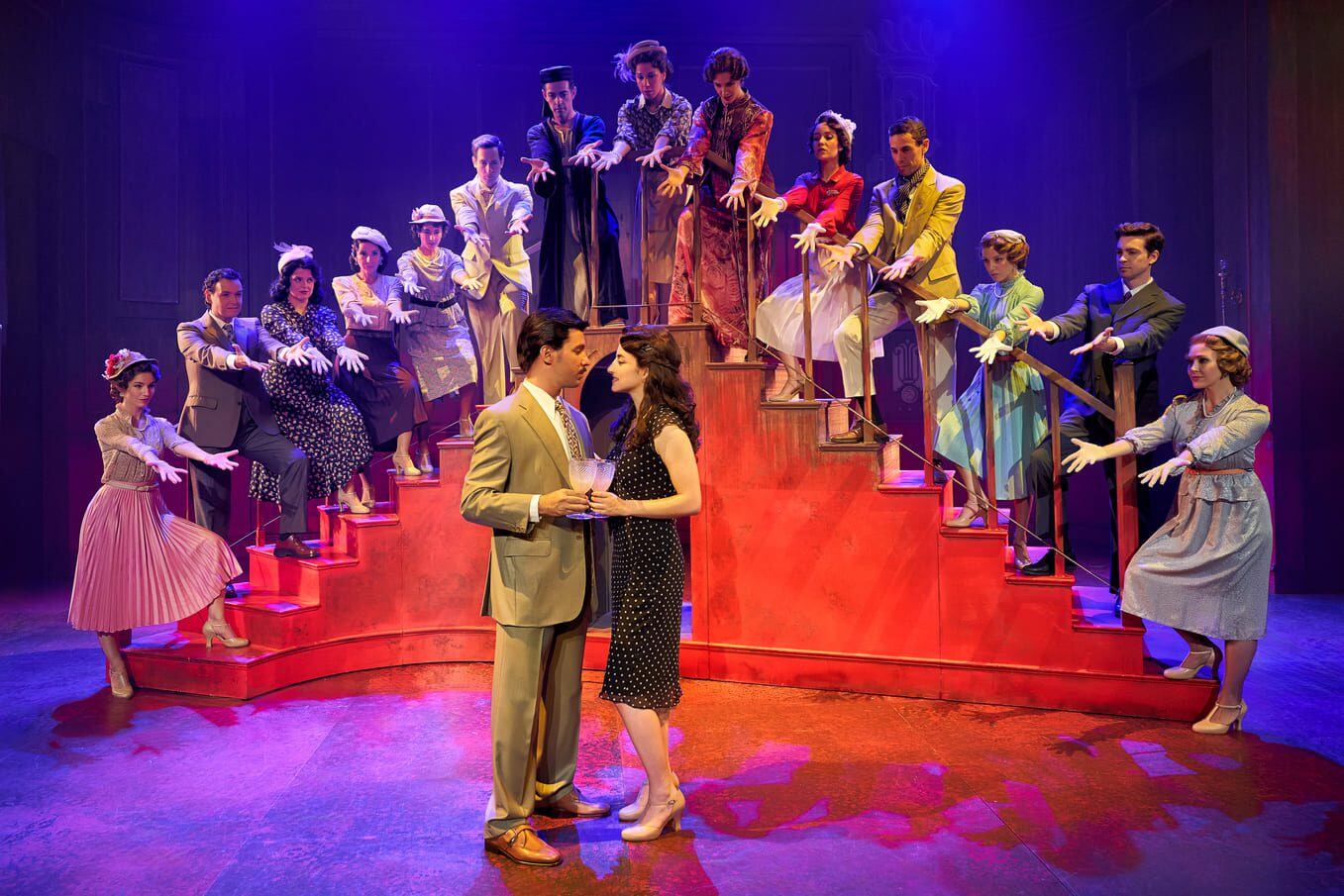 El tiempo entre costuras